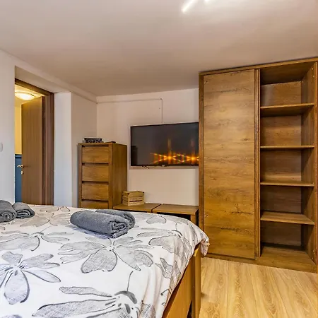 Centar I Holiday home *
