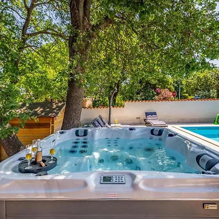Centar I Holiday home