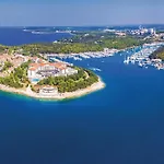 Centar I Hébergement de vacances *